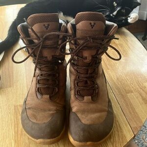 Vivobarefoot tracker hi